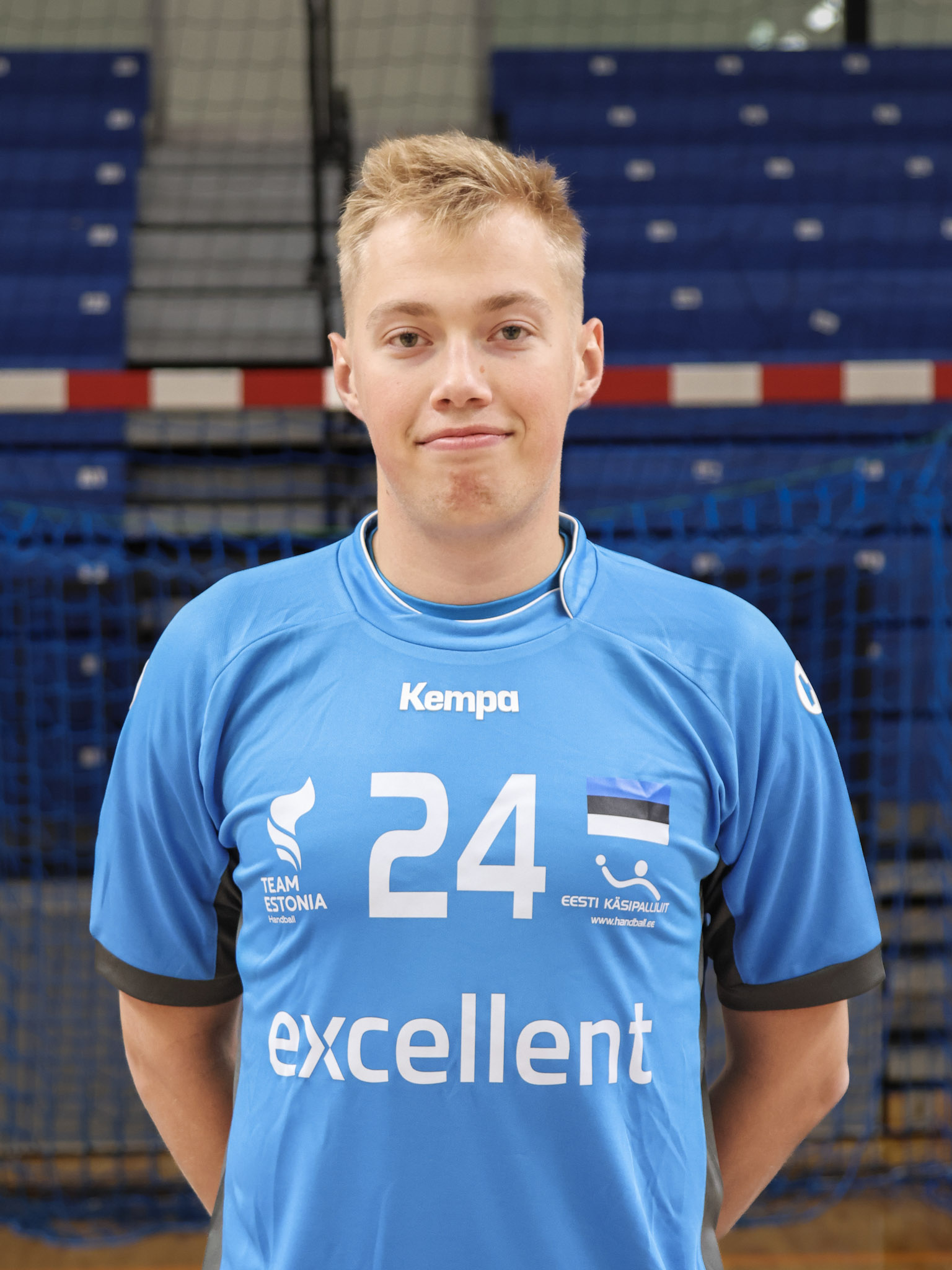 Eesti meeste käsipallikoondis kogunes laagrisse Käärikule ja peab sõpruskohtumised Soome koondisega. Laagris osaleb ka meie mängujuht Hendrik Koks.  Hendriku sõ