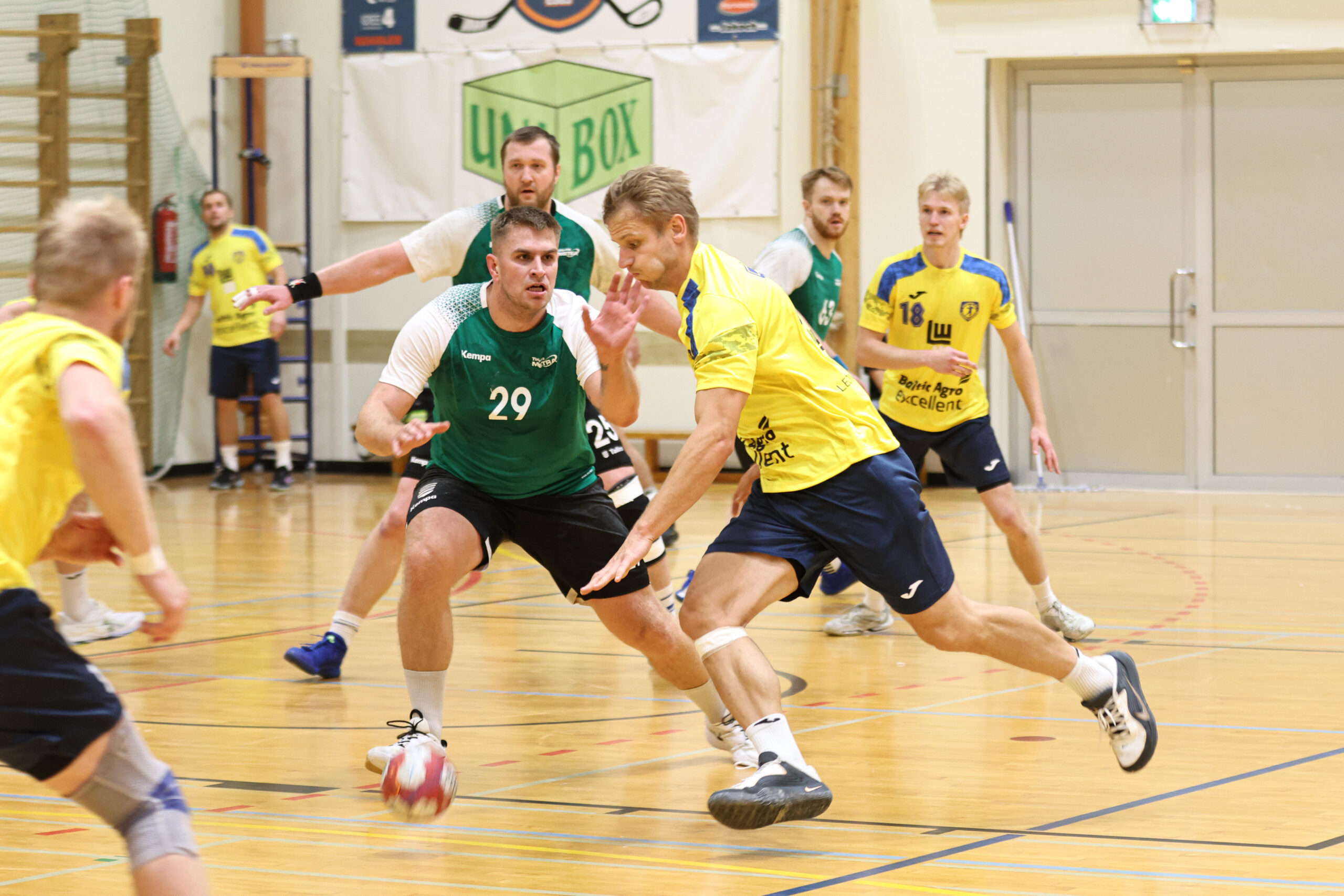 Meeste käsipalli karikavõistluste korduskohtumine Tallinna Mistra ja Viljandi HC/LEONHARD WEISS vahel lõppes Mistra võiduga tulemusega 25:22 (11:11). Kuigi kord