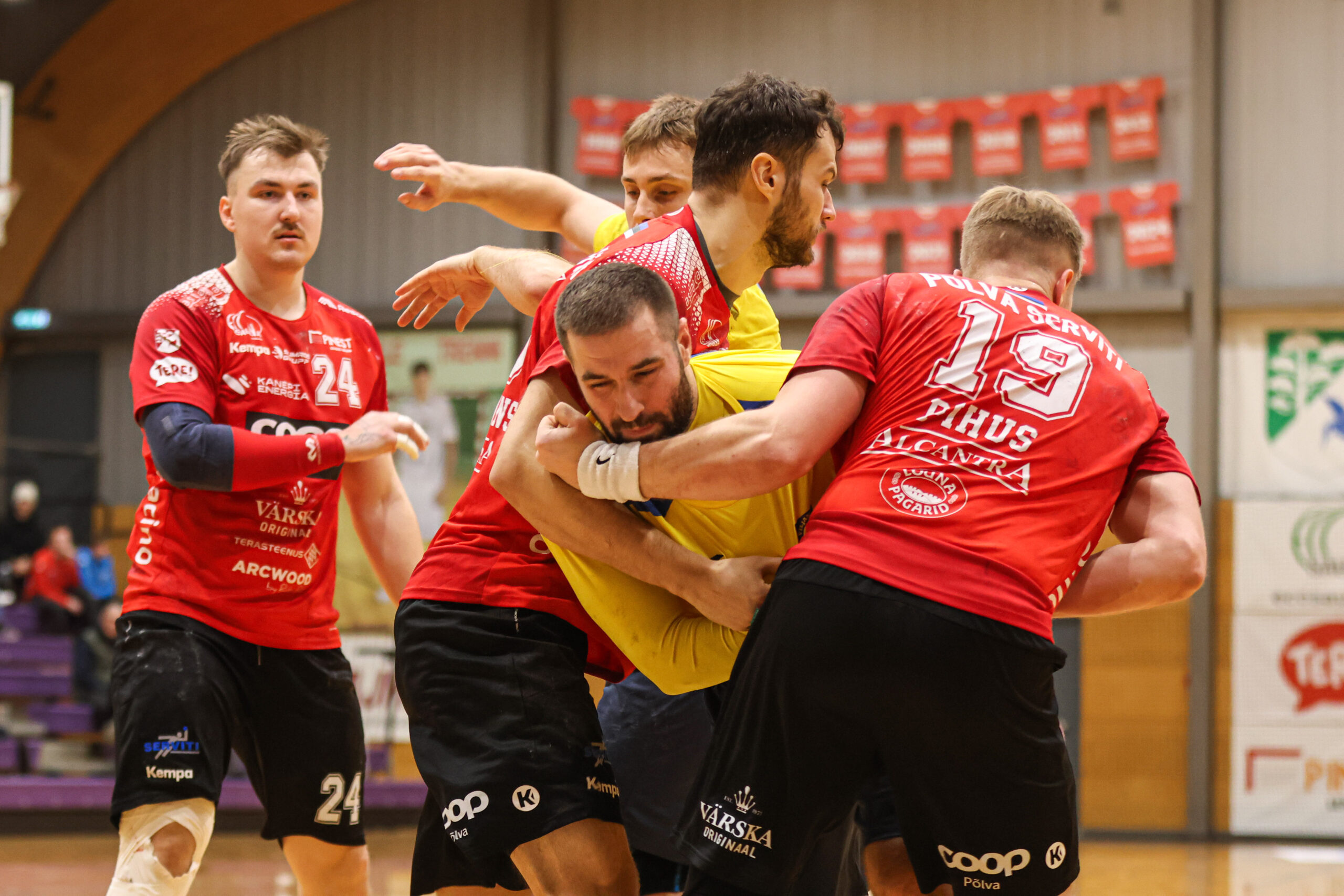 Viljandi HC/LEONHARD WEISS kohtus Mesikäpa Hallis Meistriliiga raames Põlva Servitiga, kus pidi vastu võtma tasavägises mängus 27:29 (14:15) kaotuse. Mängu algu